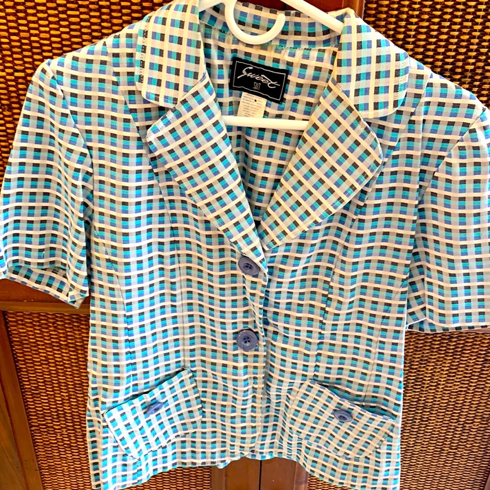 Pretty summer jacket with front pockets